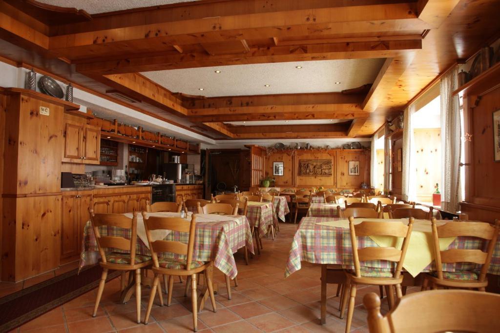 Hotel-Restaurant Zum Kirschbaum Rottendorf Exterior photo