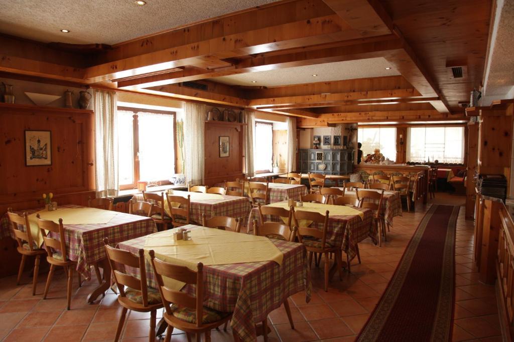 Hotel-Restaurant Zum Kirschbaum Rottendorf Exterior photo
