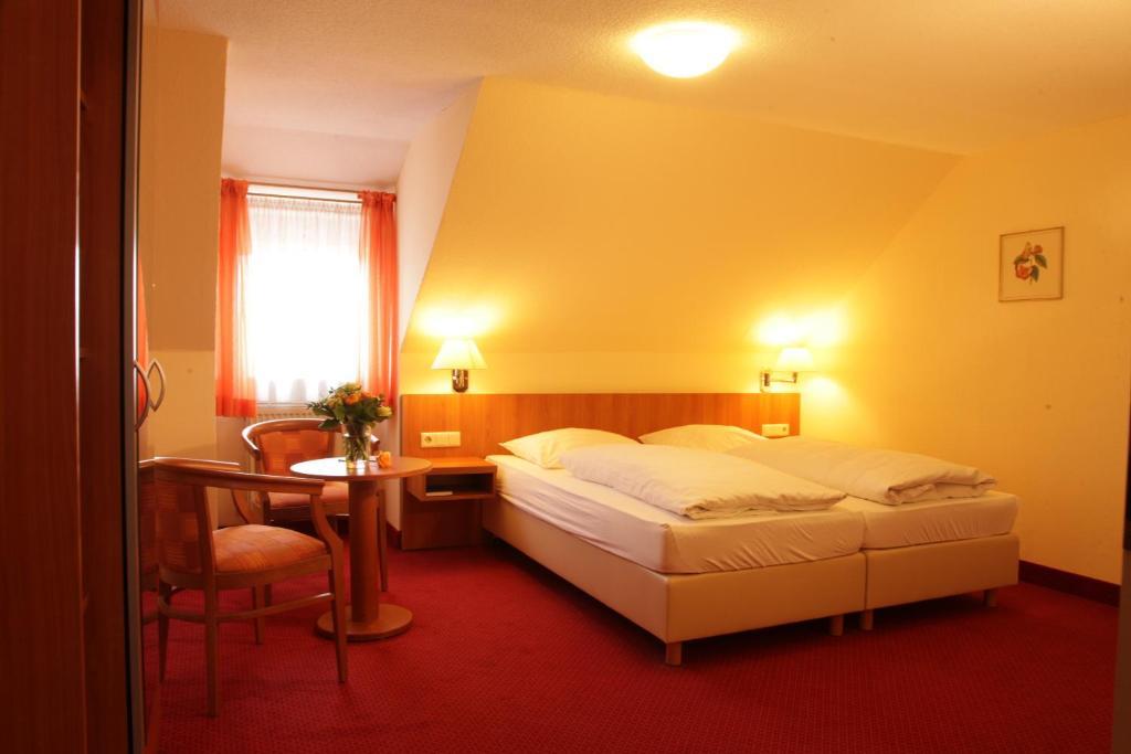 Hotel-Restaurant Zum Kirschbaum Rottendorf Exterior photo